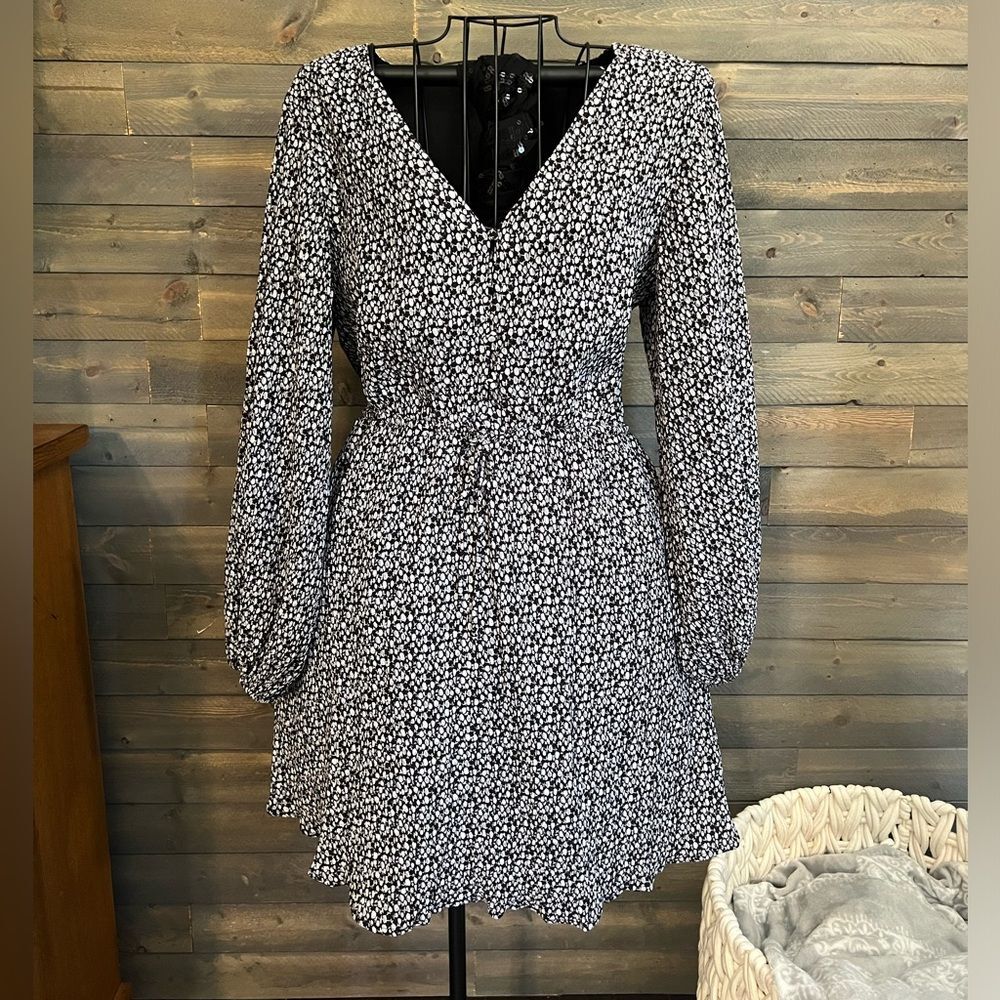 NEW Wishlist Apparel V-neck Mini Dress with Balloon Sleeves Size M/L